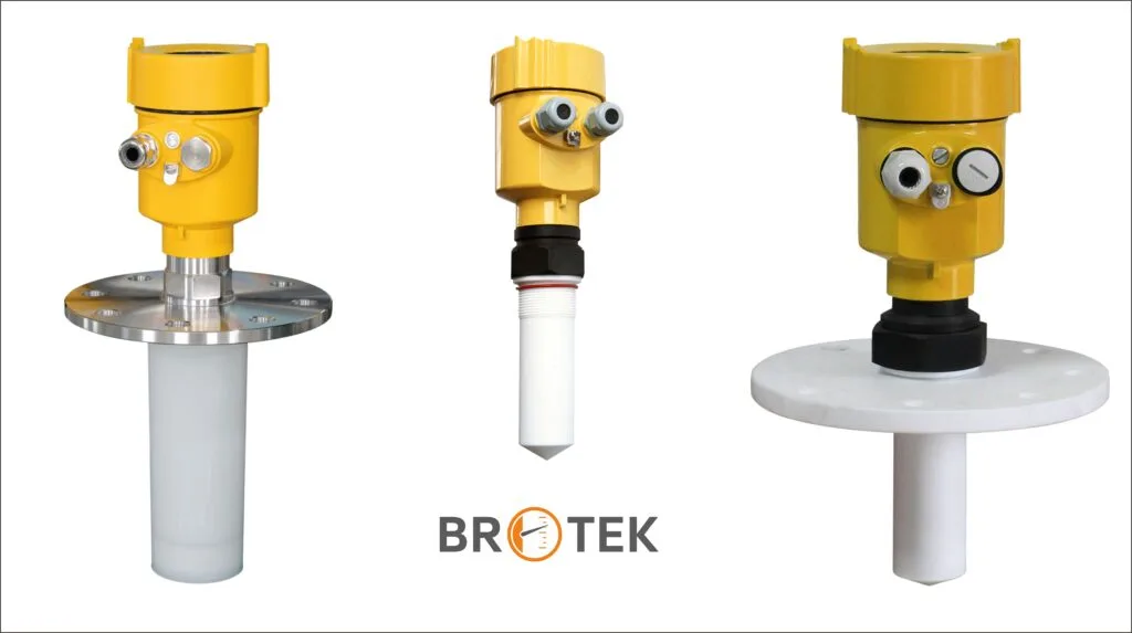 Radar level transmitter for corrosive liquid